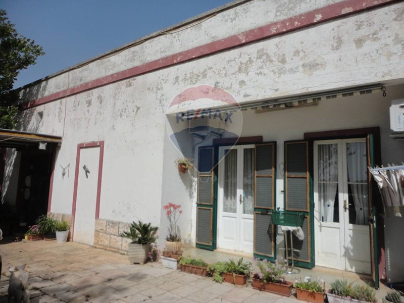 Casa Indipendente in Vendita a Monopoli, zona COLLINA, 250'000€, 372 m²