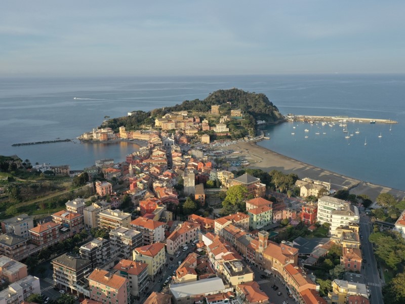 Bilocale in Vendita a Sestri Levante, zona centro, 67 m²