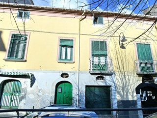 Casa Indipendente in Vendita a Salerno, zona Vietri sul mare, 420'000&euro;, 300 m², arredato
