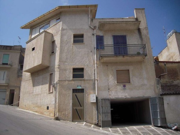 Casa Indipendente in Vendita a Calatafimi Segesta, 110'000&euro;, 400 m², con Box