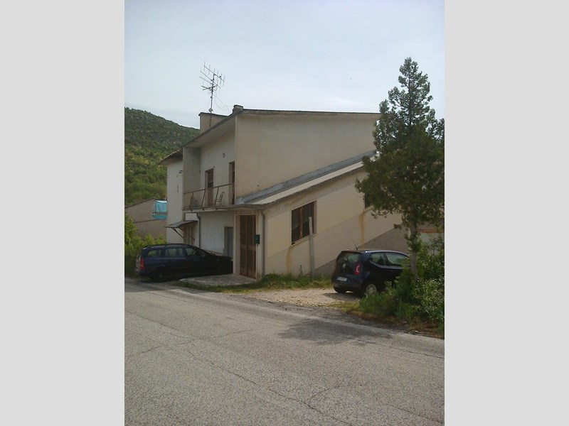 Casa Indipendente in Vendita a Fagnano Alto, zona Ripa, 140'000€, 280 m²