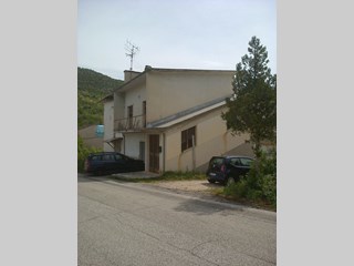 Casa Indipendente in Vendita a Fagnano Alto, zona Ripa, 140'000€, 280 m²