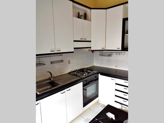 Trilocale in Vendita a Alba, zona Via Cadorna , 120'000€, 70 m², arredato