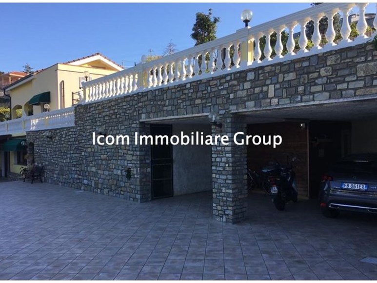 Villa in Vendita a Sanremo, zona Padre Semeria, 550'000€, 270 m²