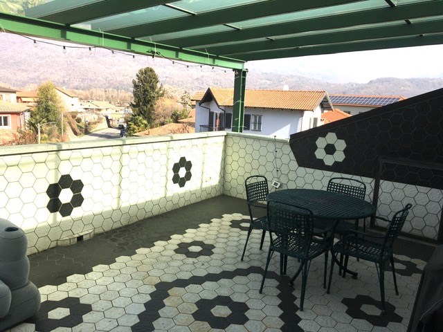 Bilocale in Affitto a Baveno, zona FERIOLO, 1'000€, 61 m², arredato