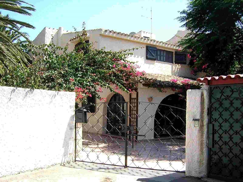 Villa bifamiliare in Vendita a Quartu Sant'Elena, zona Foxi, 260'000&euro;, 177 m²