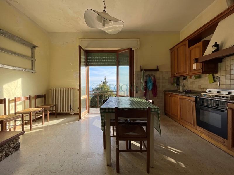 Appartamento in Vendita a Castelnuovo Magra, zona Vallecchia, 120'000€, 109 m²