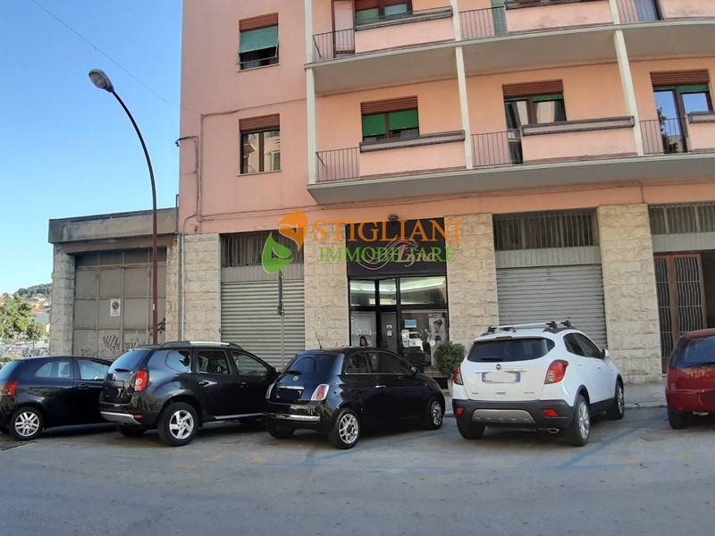 Immobile commerciale in Affitto a Campobasso, zona Centro, 800 m²