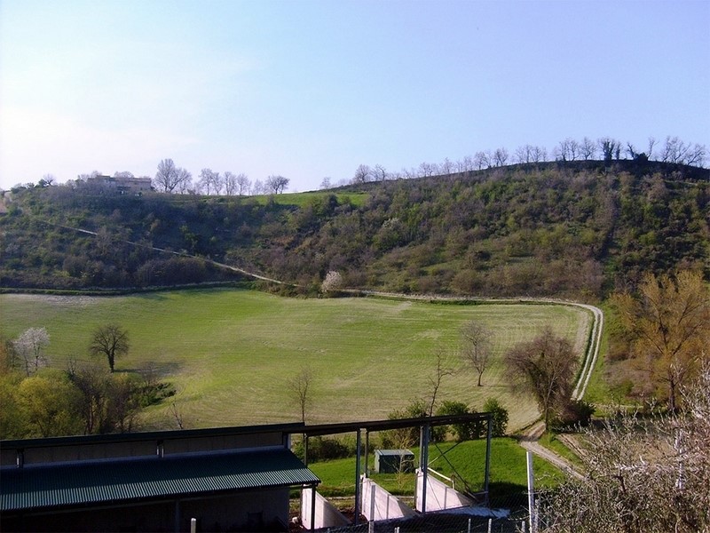 Attività commerciale in Vendita a Petritoli, 3'000'000€, 182800 m²