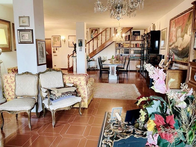 Attico in Vendita a Pisa, 740'000€, 300 m²