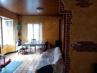 Appartamento in Vendita a Urbe, zona San Pietro D'olba, 29'000€, 90 m²