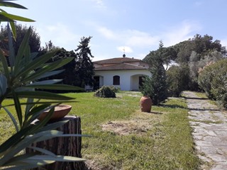 Villa in Vendita a Cascina, zona San Frediano a Settimo, 650'000€, 420 m²