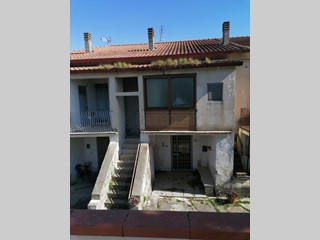 Casa Semi Indipendente in Vendita a Cervaro, 50'000€, 90 m²