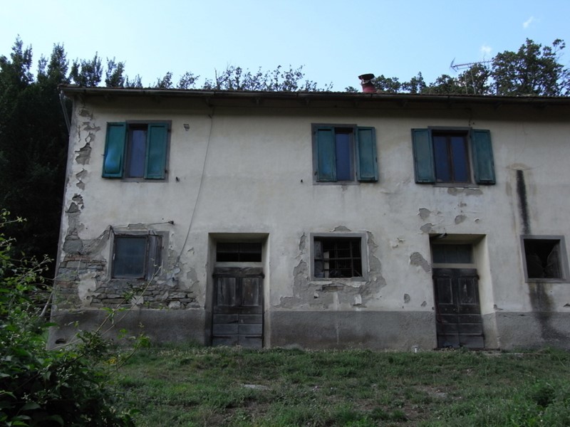 Casale in Vendita a San Godenzo, zona San Bavello, 300'000€, 350 m²