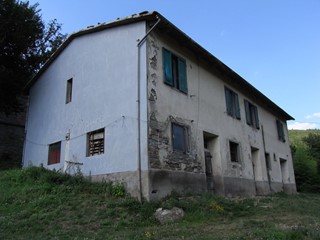 Casale in Vendita a San Godenzo, zona San Bavello, 300'000€, 350 m²