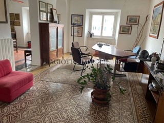 Appartamento in Vendita a Livorno, zona scali d'azeglio, 300'000&euro;, 180 m²