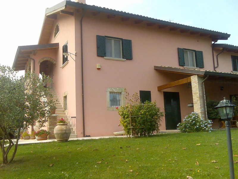 Villa in Vendita a Ascoli Piceno, 800'000€, 400 m²