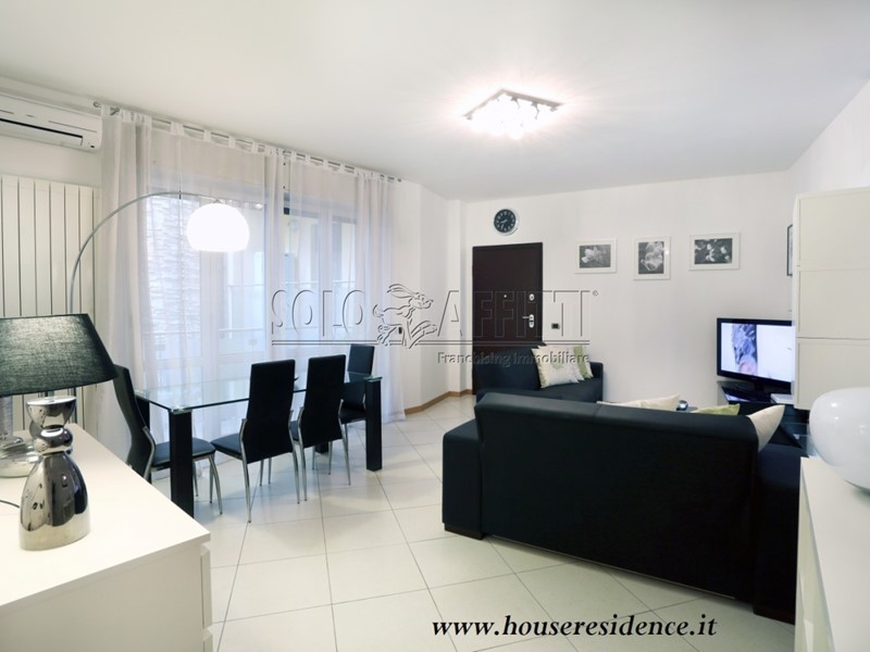 Quadrilocale in Affitto a Gallarate, zona Centro storico, 140 m², arredato