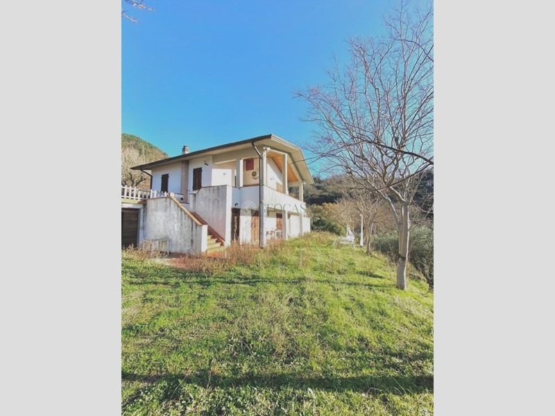 Casa Indipendente in Vendita a Sarzana, 290'000&euro;, 260 m²