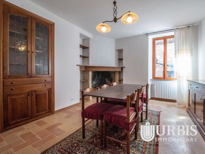 Trilocale in Vendita a Assisi, zona vicolo della Fortezza , 220'000€, 80 m²