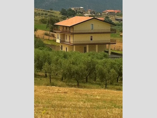 Casa Indipendente in Vendita a Roccadaspide, zona Doglie, 178'750&euro;, 324 m²