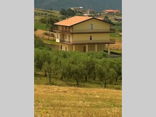 Casa Indipendente in Vendita a Roccadaspide, zona Doglie, 178'750&euro;, 324 m²