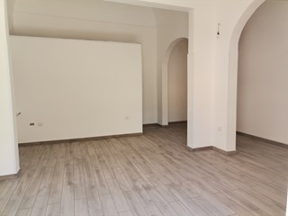 Immobile commerciale in Affitto a Lizzano, zona centro, 450&euro;, 50 m²