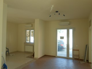 Capannone in Vendita a Lucca, zona San Concordio Contrada, 140'000€, 80 m²