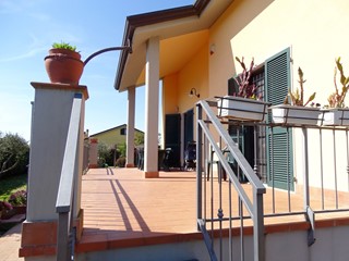 Casa Indipendente in Vendita a Sarzana, 530'000&euro;, 250 m²