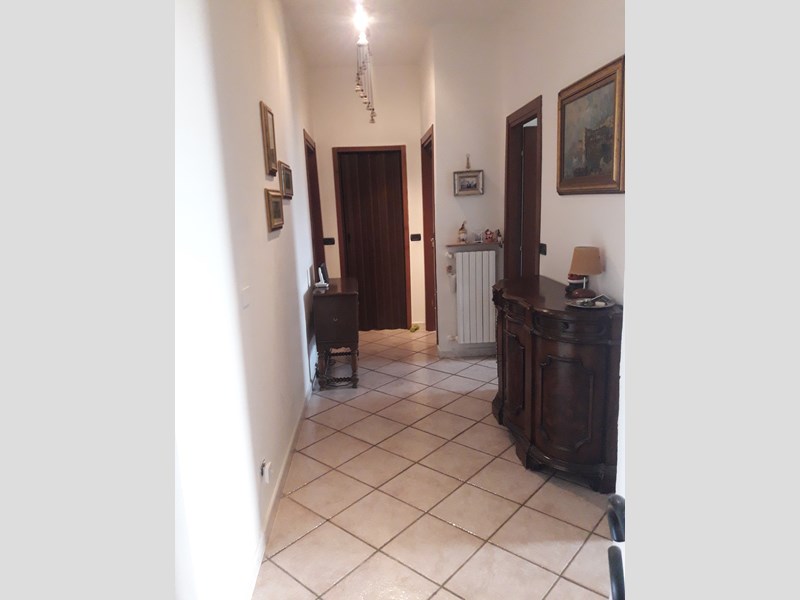 Quadrilocale in Vendita a Limbiate, 128'760€, 130 m²