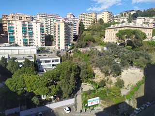 Quadrilocale in Vendita a Genova, zona San fruttuoso, 175'000€, 115 m²