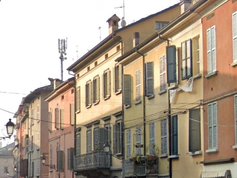 Immobile commerciale in Vendita a Reggio Emilia, zona Centro storico, 145'000€, 95 m²