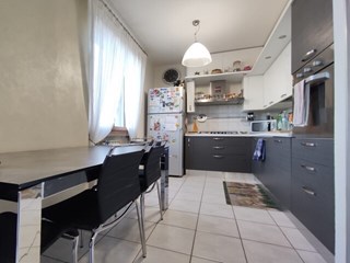 Trilocale in Vendita a Arezzo, zona Alberoro, 85'000€, 75 m², con Box