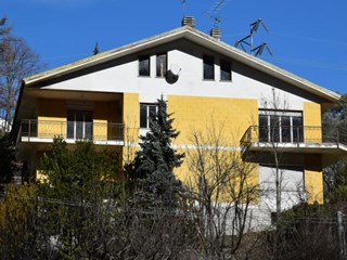 Casa Indipendente in Vendita a Meana Di Susa, 167'000€, 250 m²