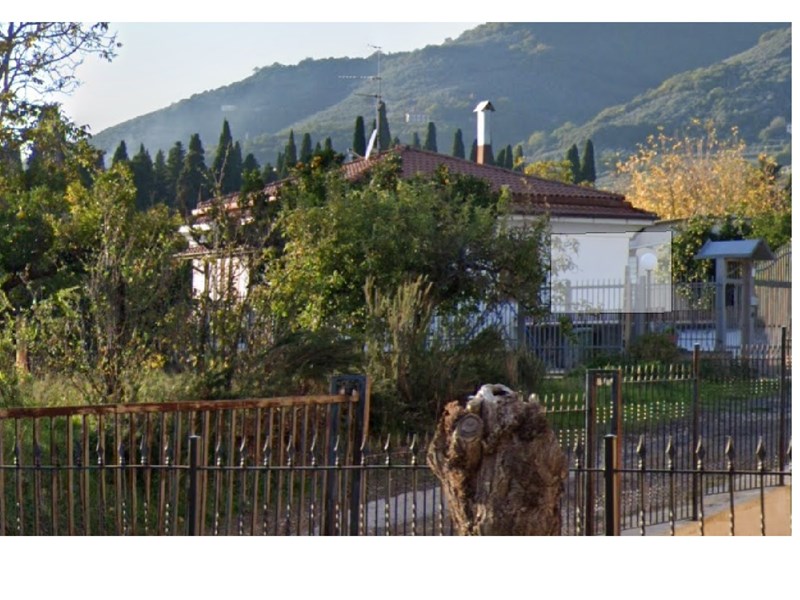 Casa Indipendente in Vendita a Campagna, zona Quadrivio - Viale della pace 7/9, 195'000&euro;, 130 m²