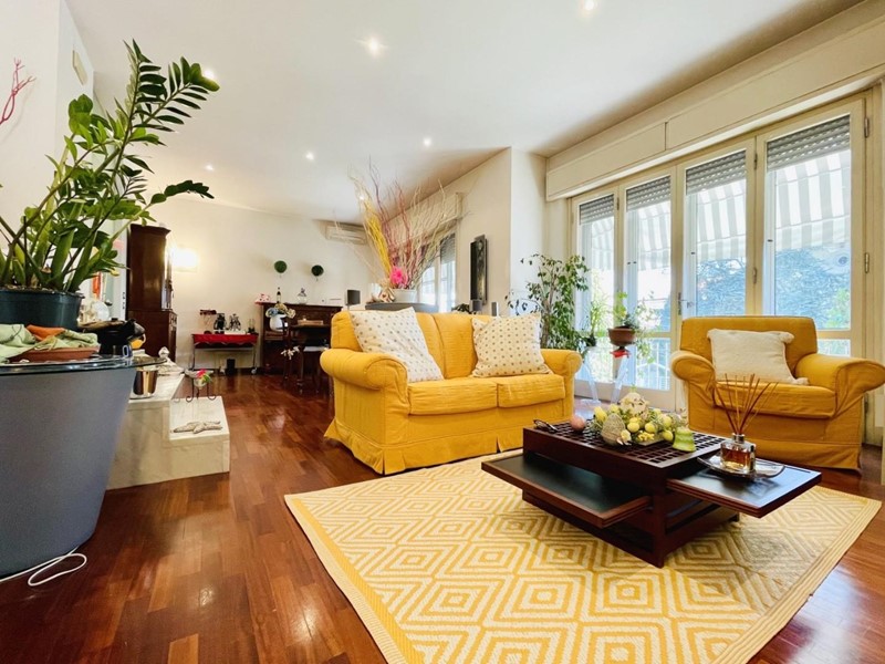 Villa in Vendita a Camaiore, zona Lido di Camaiore, 1'000'000&euro;, 220 m²