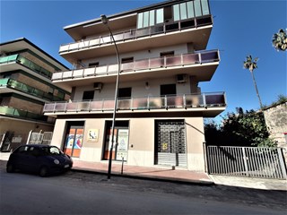 Attività commerciale in Vendita a Santa Maria Capua Vetere, zona Via Vittorio Emanuele II, 80'000€, 40 m²