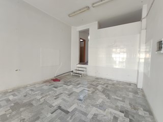 Attività commerciale in Affitto a Santa Maria Capua Vetere, zona Via Galatina, 400€, 70 m²