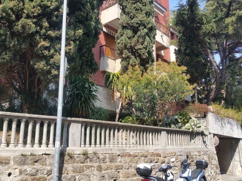 Trilocale in Vendita a Sanremo, 320'000€, 85 m², con Box