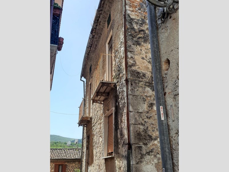 Casa Indipendente in Vendita a Frosinone, 45'000€, 140 m²
