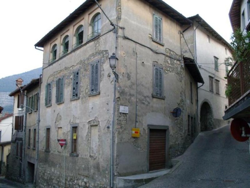 Casa Indipendente in Vendita a Casazza, zona in centro paese , 120'000€, 470 m²