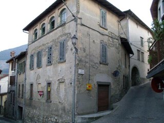 Casa Indipendente in Vendita a Casazza, zona in centro paese , 120'000€, 470 m²