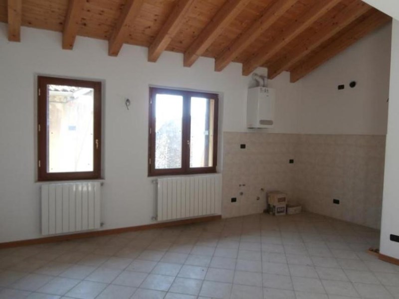 Bilocale in Vendita a Azzano San Paolo, zona in centro storico del paese , 118'300€, 70 m²