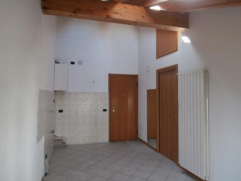 Bilocale in Vendita a Azzano San Paolo, zona in centro storico del paese , 80'900€, 40 m²