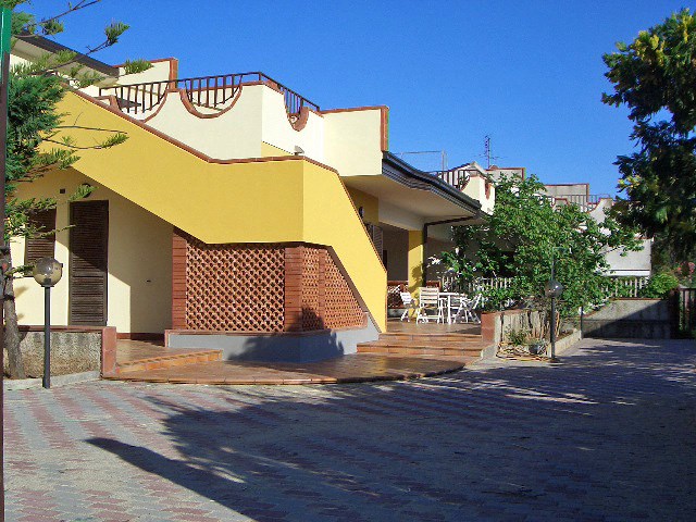 Villa bifamiliare in Affitto a Cassano all'Ionio, zona Sibari Marina, arredato