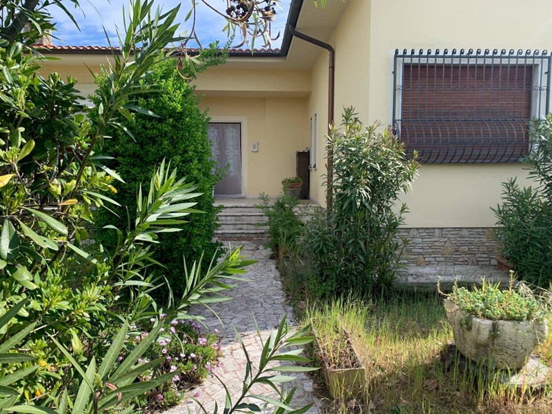 Casa Indipendente in Vendita a Pietrasanta, zona Tonfano, 800'000€, 120 m²