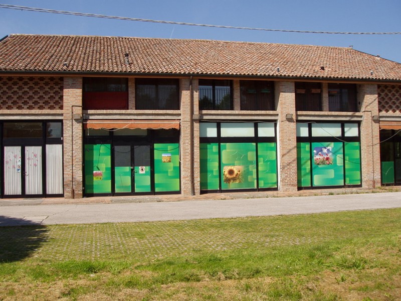 Immobile commerciale in Affitto a Ferrara, zona Casaglia, 600€, 150 m²