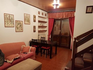 Trilocale in Vendita a Rocca di Mezzo, 135'000€, 70 m²