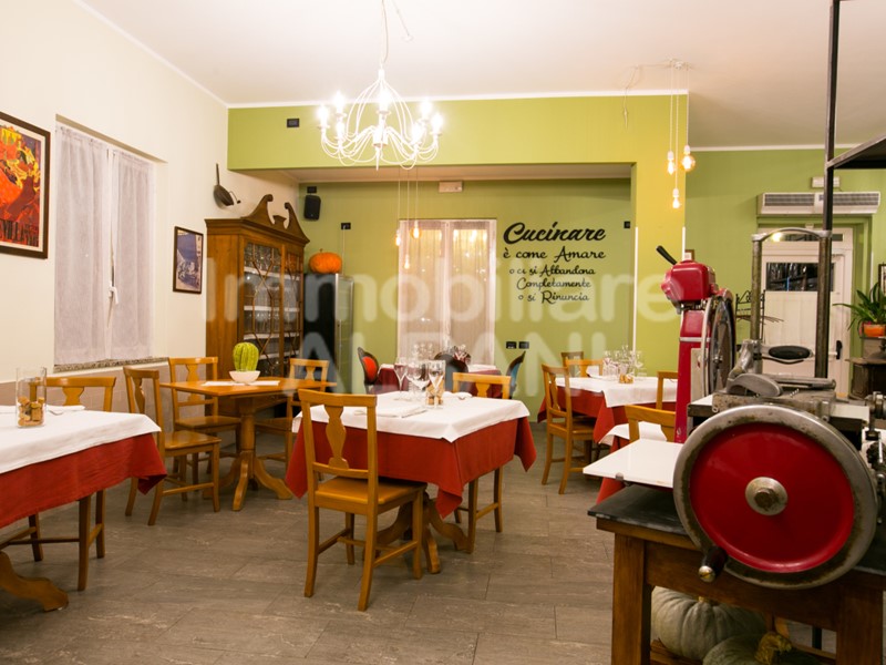 Attività commerciale in Vendita a Follo, 70'000€, 100 m², arredato