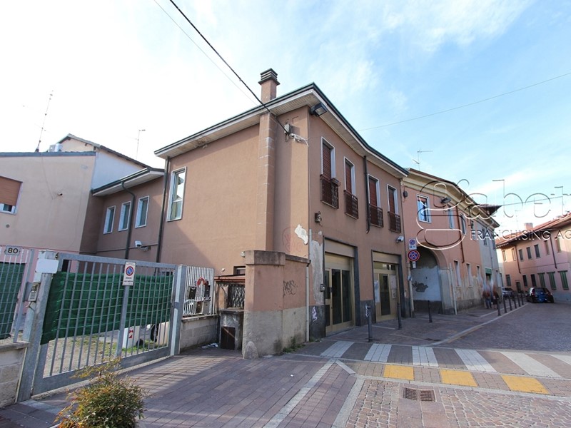 Attività commerciale in Vendita a Pregnana Milanese, 235'000€, 331 m²